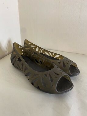 Crocs Adrina lll jelly cutout flats size 8 women's shoes peep-toe